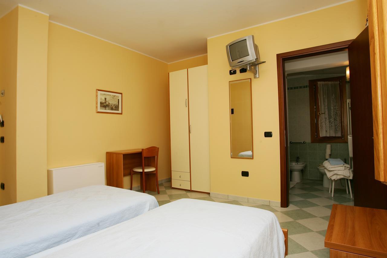 Ristorante Albergo Al Capitello Megliadino San Vitale Экстерьер фото