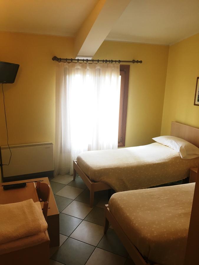 Ristorante Albergo Al Capitello Megliadino San Vitale Экстерьер фото