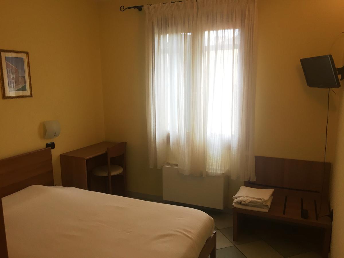 Ristorante Albergo Al Capitello Megliadino San Vitale Экстерьер фото